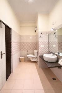 Rose Kasauli by Continental Group Kasauli !! Prime Location ! Restaurant ! Lawn ! Parking