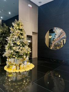 Luxury Stay in Ayala Makati, Air Residences with Balcony