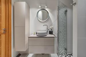 Center Apartment near Hillton with self check-in