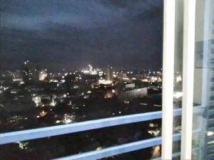 B4B staycation the loop tower condominium