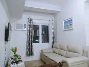 B4B staycation the loop tower condominium