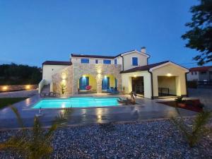 Holiday house MARLY with private pool