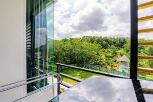 1BR1BA Retreat: Pool Gym Near Patong Beach Views