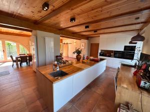 Private secluded villa for 20 guests on large private estate - Cairo Montenotte - Tenniscourt - Savone