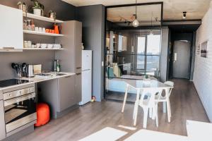 Wex831 - Studio on 8th Floor with Pool, Parking & Gym