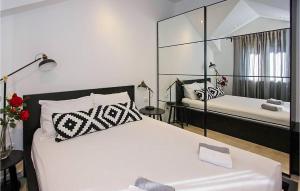 Cozy Apartment In Supetar With Wifi