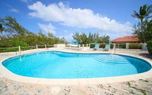 Maltese Falcon Villa - by ZenBreak