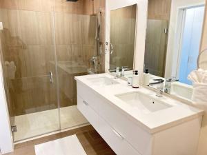 Coral Beach 204 - by ZenBreak