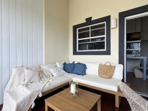 Lantana Sea La Vie - by ZenBreak