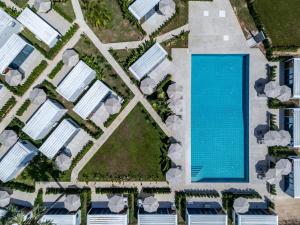 Nomad Cabin Phuket with cozy terrace Pool & beach