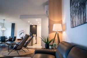 Bright Condo with Pool and Stunning View