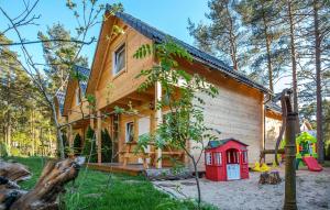 2 Bedroom Awesome Home In Pobierowo