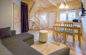 2 Bedroom Awesome Home In Pobierowo