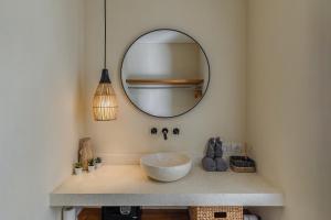 Villa Kiki - Modern Tropical 3BR Escape in Canggu