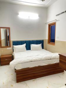 Vranda nikunj dham hotal vrandavan