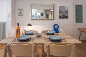 Colorful Koukaki Apartment Near the Acropolis