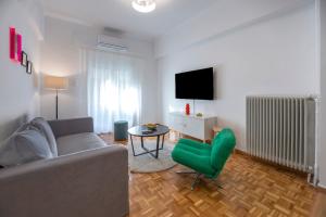 Colorful Koukaki Apartment Near the Acropolis