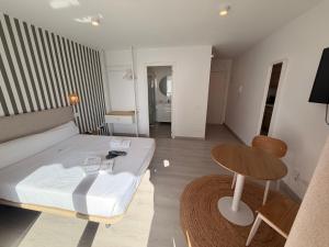 Marbella Beachfront Studio - EaW Homes