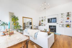 Parisian Style Duplex in Richmond Hill