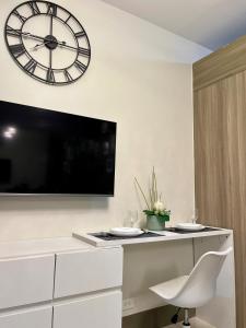 Fame Staycation, Walk to Megamall, Greenfield