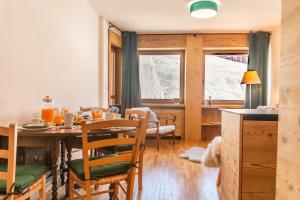 HelloCHALET TrackSide House - Ski-In Ski-Out Apartment on the Cretaz Slopes