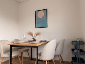 Peaceful & Stylish 2 Bedroom Stay with Garden