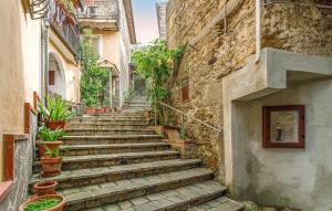 2 Bedroom Beautiful Apartment In Laureana Cilento