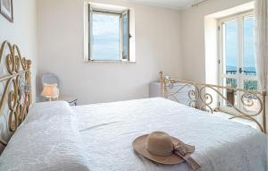 2 Bedroom Beautiful Apartment In Laureana Cilento