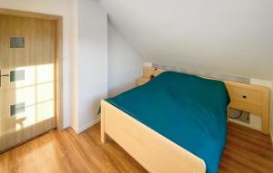 5 Bedroom Cozy Home In Nowe Warpno