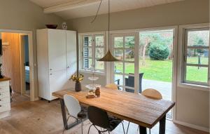 Cozy Home In Væggerløse With Wifi
