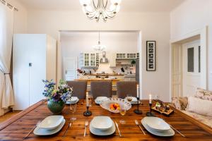 Prague Days - Two Bedroom Apartment next to Dancing House with High-Speed WiFi