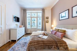 Prague Days - Two Bedroom Apartment next to Dancing House with High-Speed WiFi