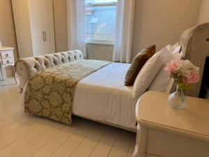 Charming 4BDR Spacious Sheffield Home with Parking