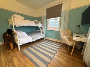 Charming 4BDR Spacious Sheffield Home with Parking