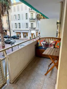 Studio Vidal in the city center of Cannes with AC