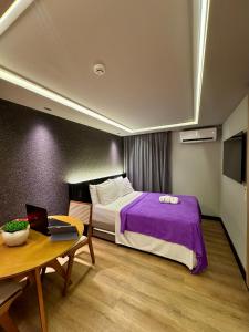 Studio Moderno 450m da praia com Piscina na cobertura