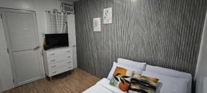 Room in downtown davao - Easy access to everything!