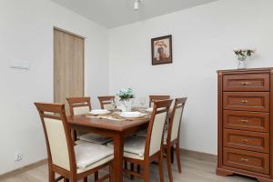 Elegant Apartment in Katowice Center with Desk and City View by Noclegi Renters