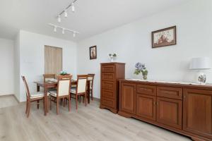 Elegant Apartment in Katowice Center with Desk and City View by Noclegi Renters