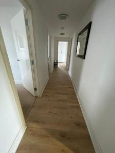 Cosy, modern high rise with views! 2 bedroom