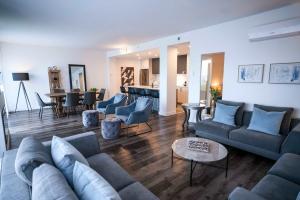 Chic Condo - River View & Comfort with Pool