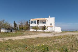 Marias Villa - Island Stay Near Beaches and Airport