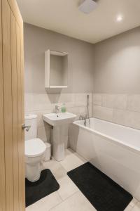 Harrogates Most Central Apartments - Sleeps 12
