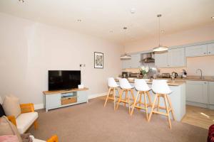 Harrogates Most Central Apartments - Sleeps 12
