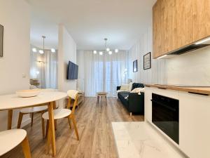 Wola Urban Oasis by OhMyHome z parkingiem