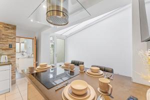 The Clyde Residence Sleeps 6