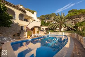 Villa Dauphin by Abahana Villas