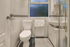 GuestReady - Cozy 3-Bedroom Home in Droylsden