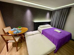 Studio Moderno 450m da praia com Piscina na cobertura