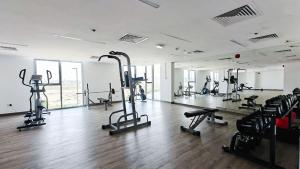 Free housekeeping visits during your stay - StayShort - Tranquil 1BR in Dubai South - Perfect for 2